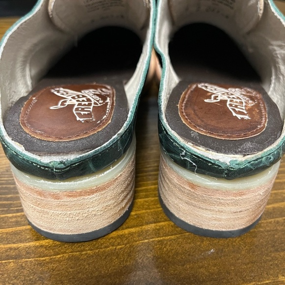 FREEBIRD WOMENS ALL LEATHER UPPER AND SOLE SLIP ON SHOES SIZE 7 - Picture 6 of 9